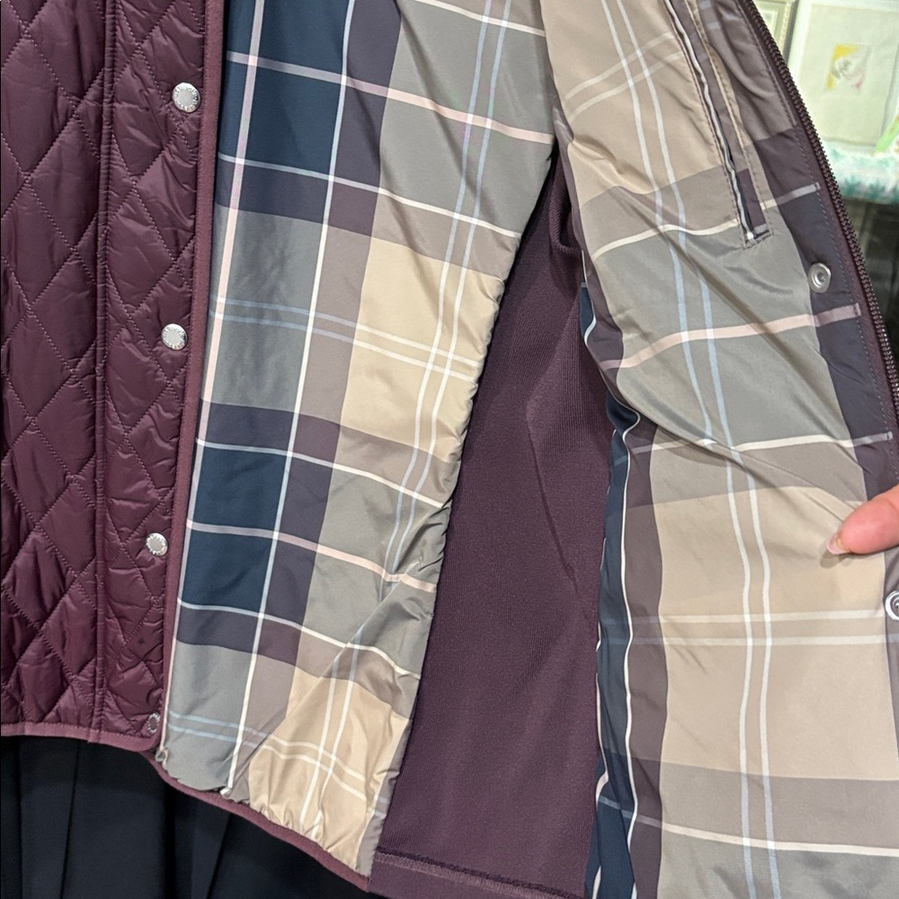 Barbour burgundy quilted women's jacket. - Picture 4 of 10